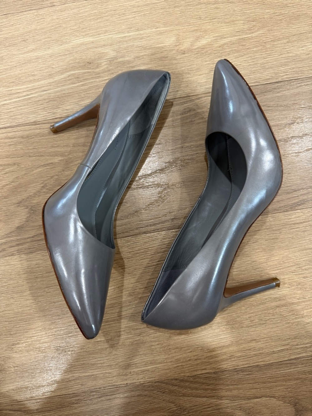 Elie Tahari Classic Pointed-Toe High Heel Pumps in Gray Size 9.5